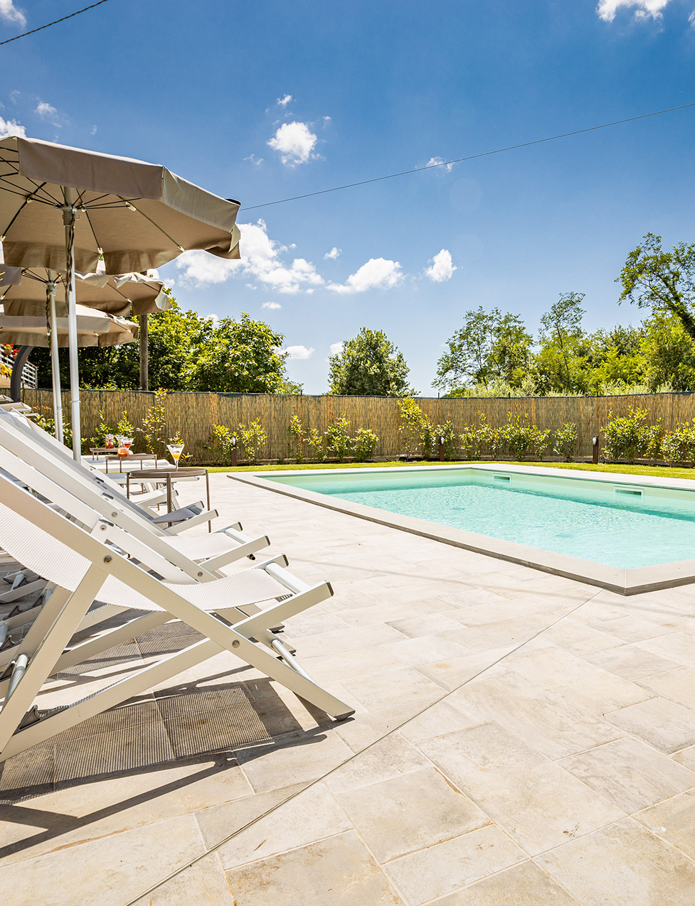 spazio-esterno-con-piscina-country-house-il-carraio